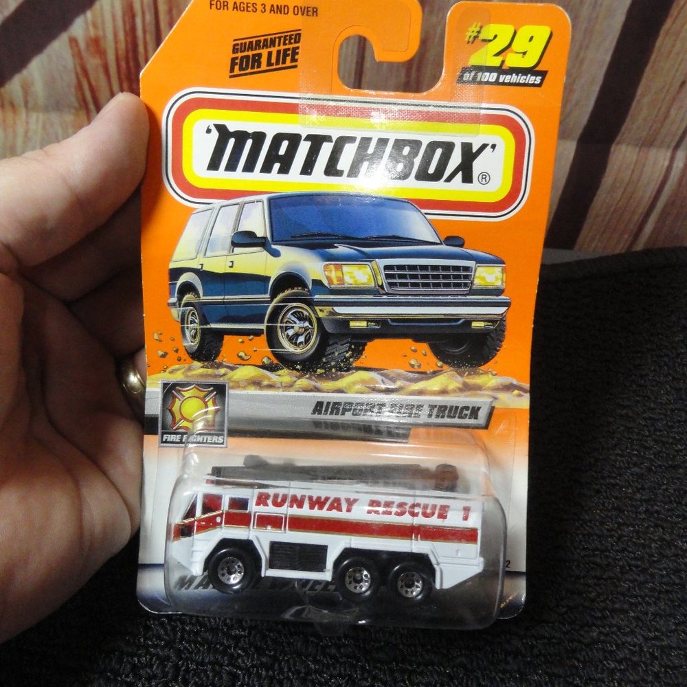 Matchbox Airport Runway Rescue 1 Fire truck 1999 edition~sealed~Fire Fighter~